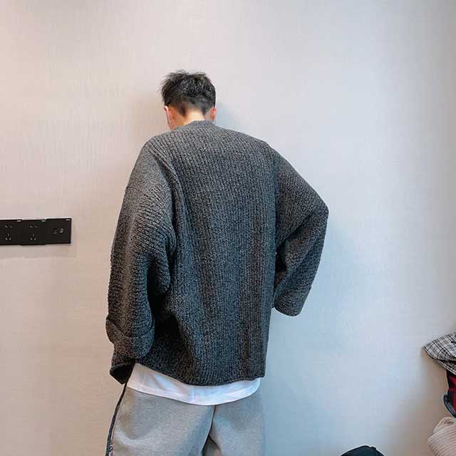 Man wearing loose-fit grey cardigan jacket with haori style sleeves | Eiyo KImono