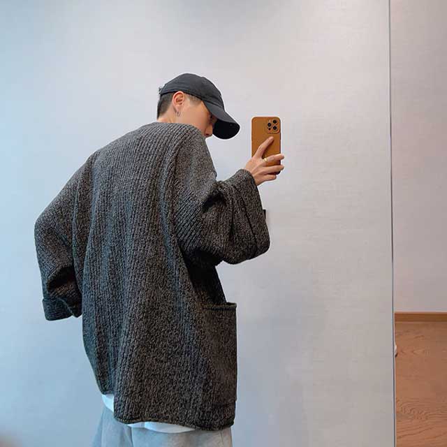 Man wearing loose-fit grey cardigan jacket with haori style sleeves | Eiyo KImono