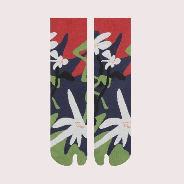 Traditional split-toe socks styled with black leather shoes | Eiyo Kimono