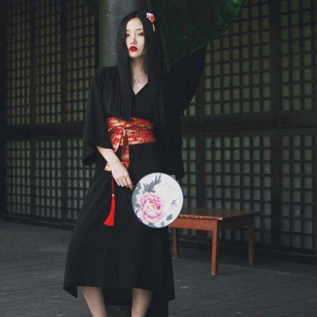 Full Length Japanese Lady Wearing Kimono Going Visit Her Friend Stock Photo  by ©primagefactory 222947422