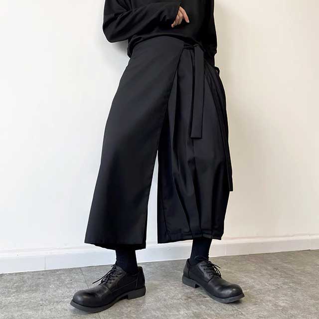 Hakama of Momoyama epoch - old fashioned samurai trousers - Inspire Uplift